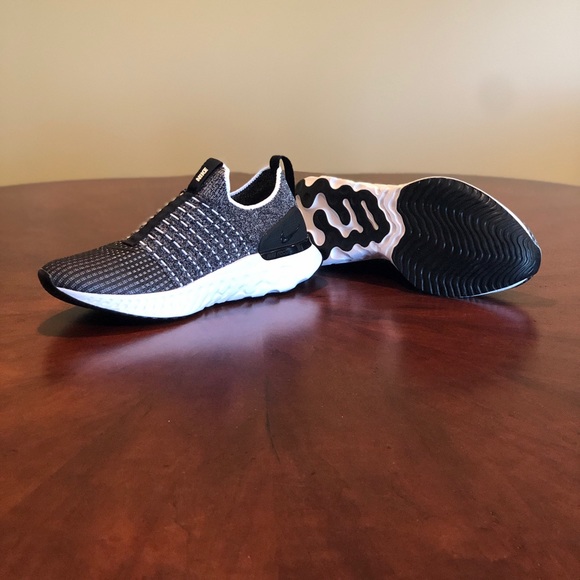 Nike Shoes - Nike React Phantom Run Flyknit 2